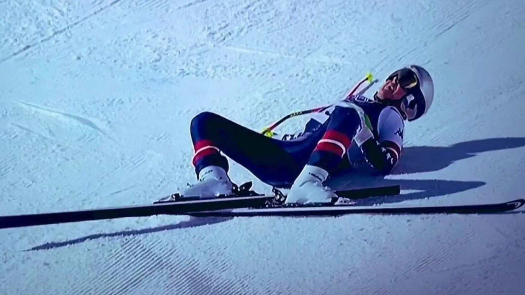 Milano-Cortina. Drammatico incidente nella discesa libera: Lindsey Vonn portata via in elicottero