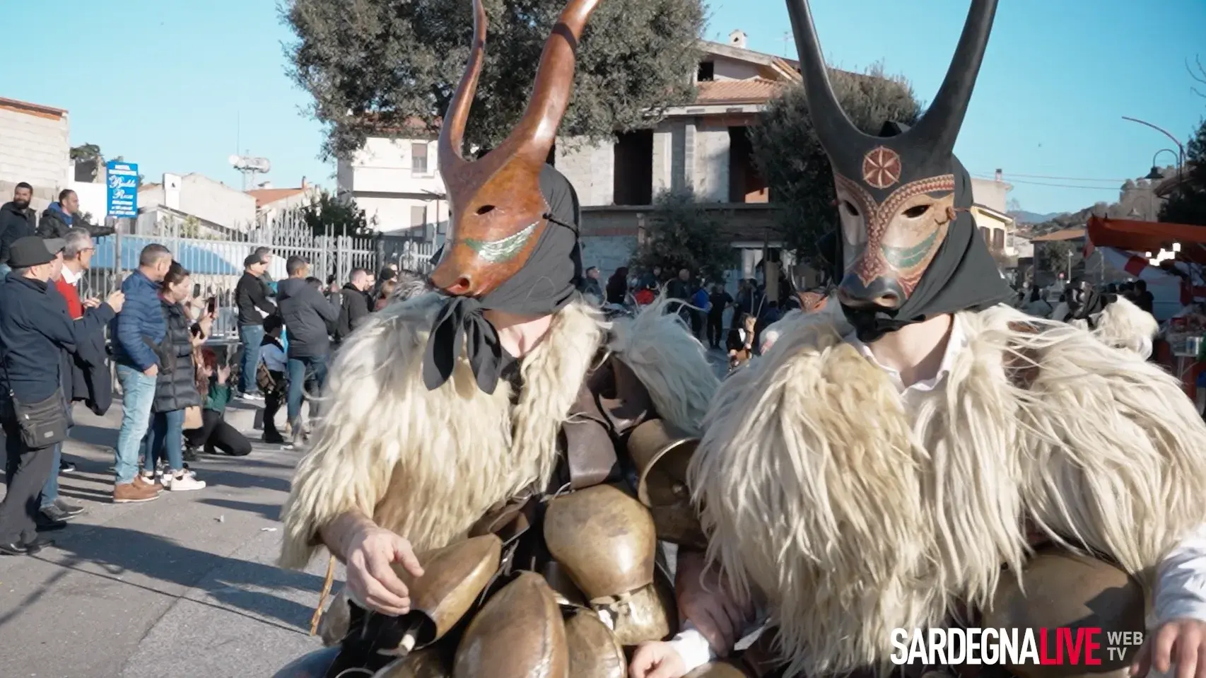 Ottana si accende con “Caratzas in Otzana”: dal 13 al 21 febbraio maschere, sfilate e tradizioni