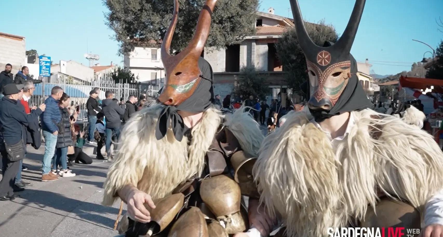 Ottana si accende con “Caratzas in Otzana”: dal 13 al 21 febbraio maschere, sfilate e tradizioni