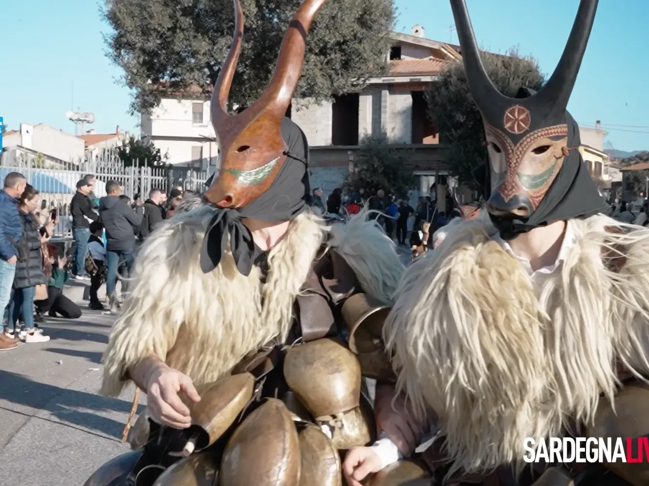 Ottana si accende con “Caratzas in Otzana”: dal 13 al 21 febbraio maschere, sfilate e tradizioni