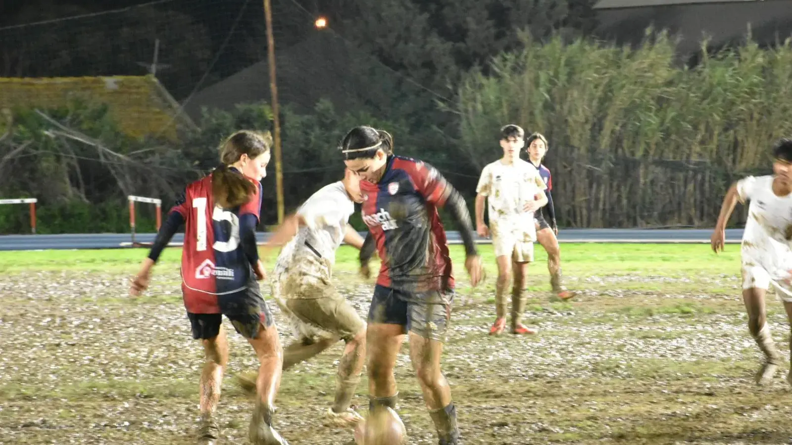 Un appello a Giulini: nel fango del CUS c’è già la squadra femminile del domani