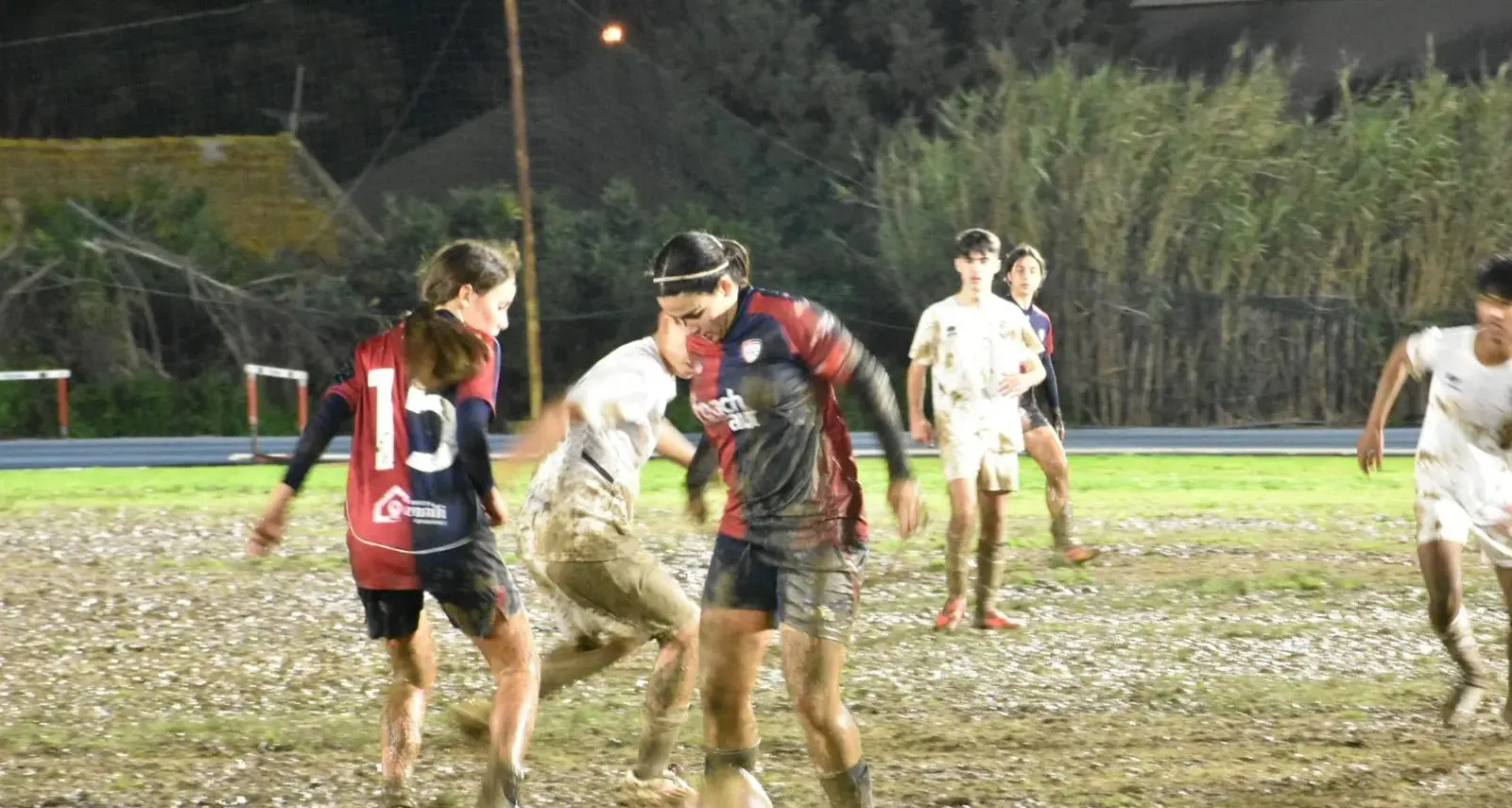 Un appello a Giulini: nel fango del CUS c’è già la squadra femminile del domani