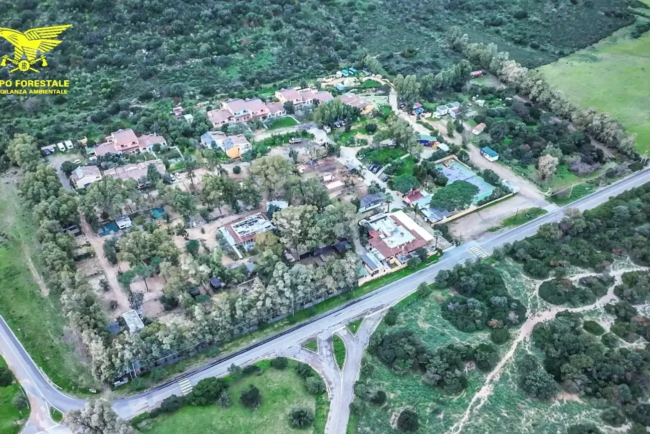 Muravera. Sequestrato un campeggio a Torre Salinas: 61 case mobili e strutture abusive in area vincolata