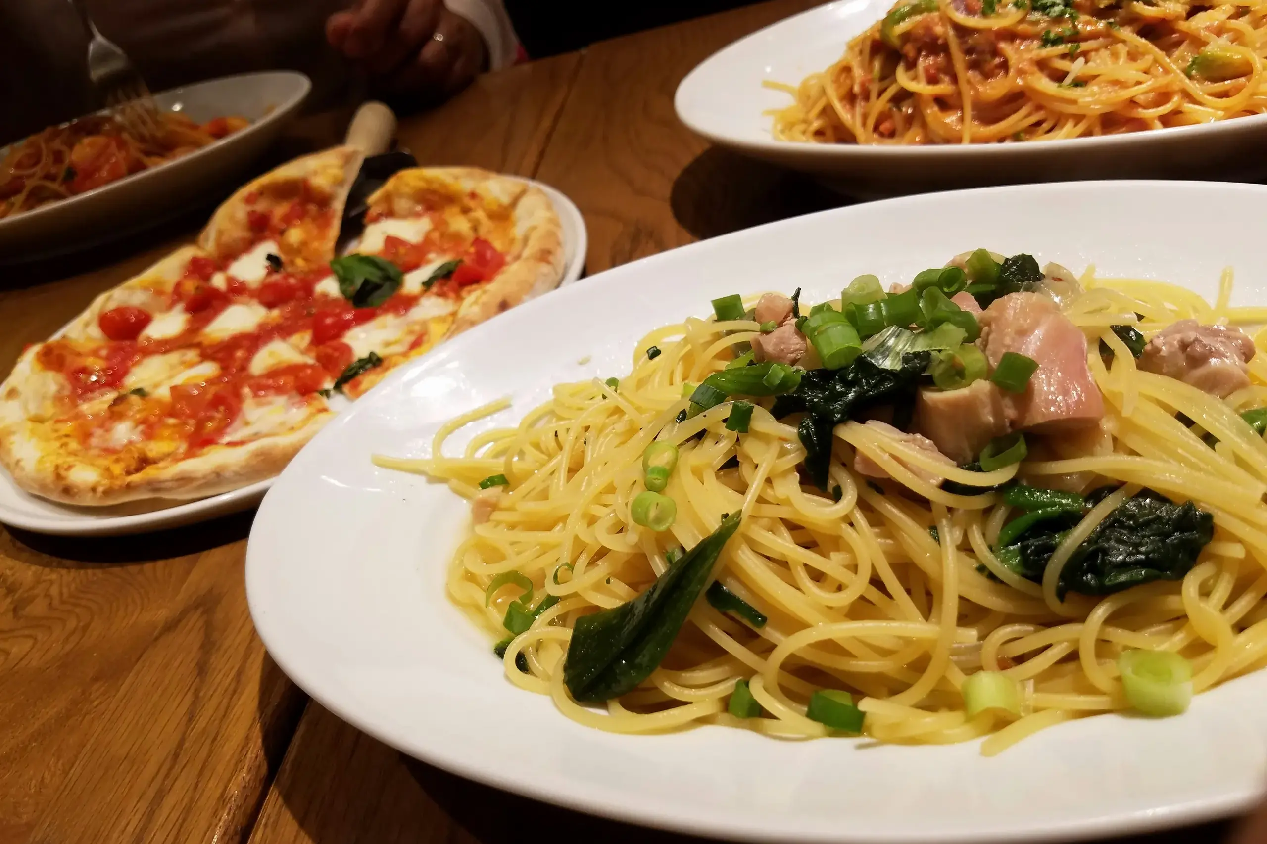 Milano Cortina 2026: gli atleti scoprono (e apprezzano!) la cucina italiana nei Villaggi Olimpici