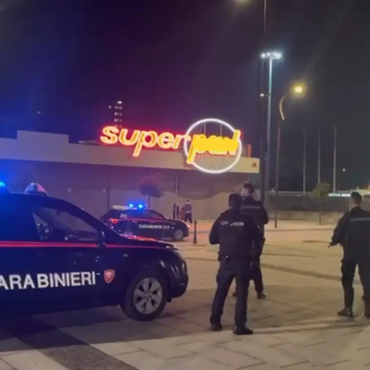 Armato di forbici ferisce due persone e uccide un cane: terrore in centro a Olbia