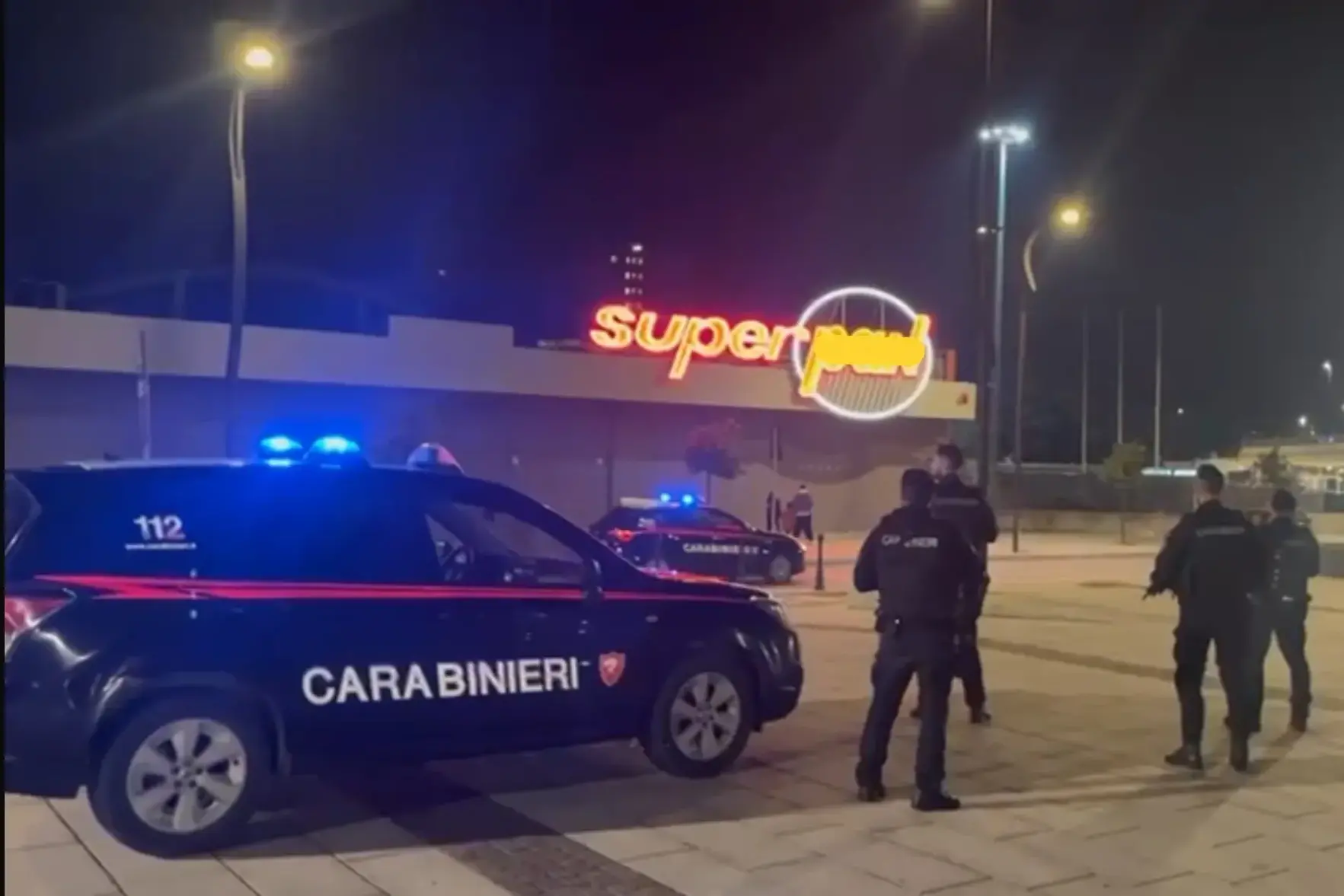 Armato di forbici ferisce due persone e uccide un cane: terrore in centro a Olbia