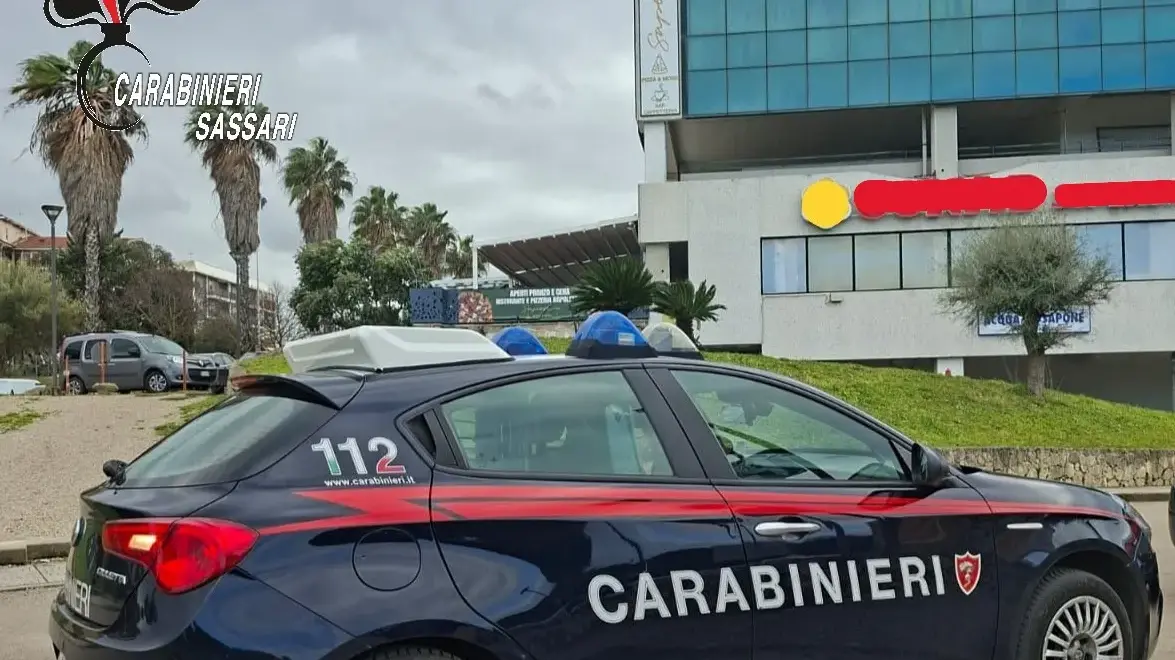Trovato con eroina in un calzino: arresto per tentato furto e droga a Sassari