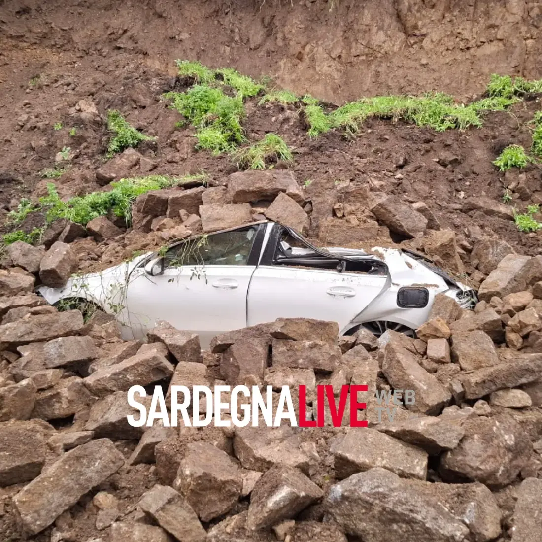 Bultei, crolla il muro antistante la chiesa