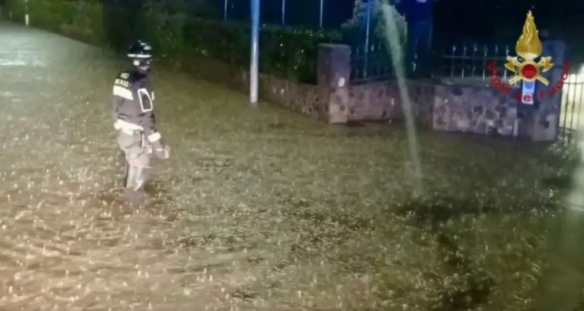 Maltempo a Roma: crolla un muro, un uomo perde la vita travolto dai detriti