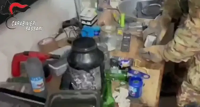 Arsenale da guerra a Oschiri: AK47, esplosivi e silenziatori. Un arresto