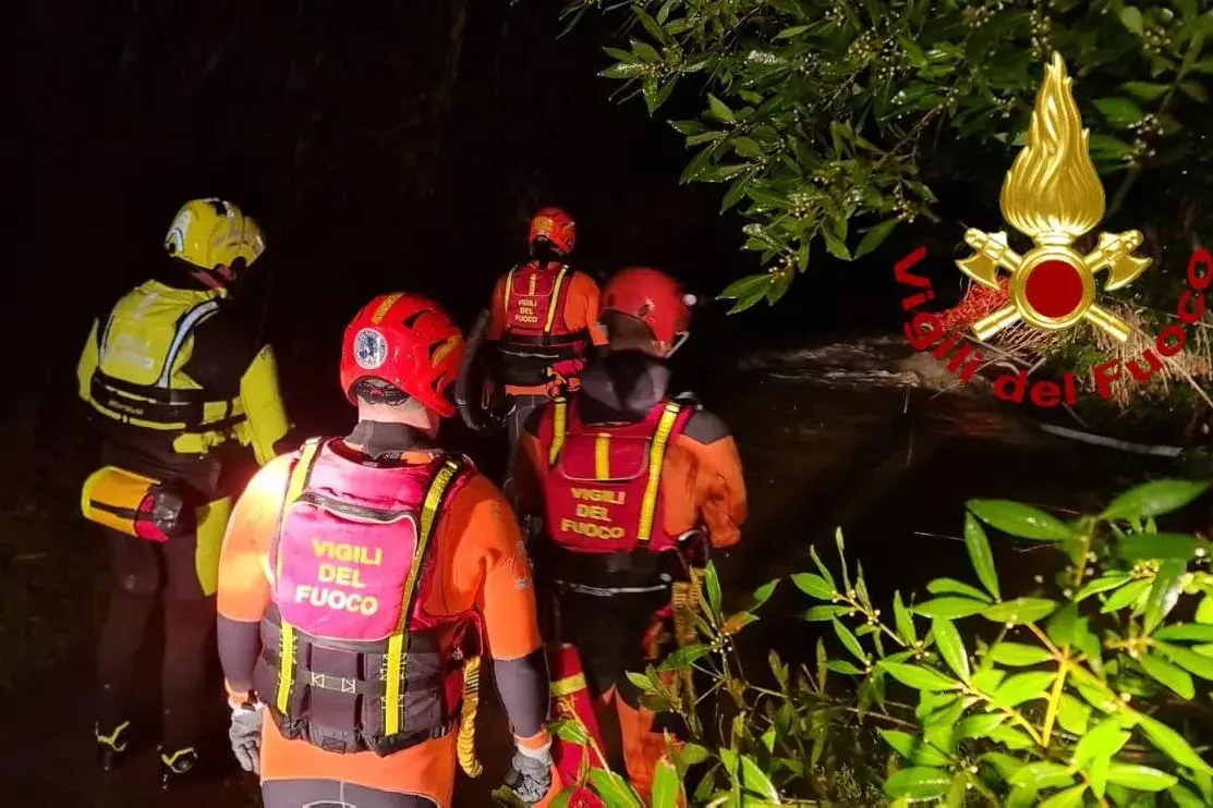 Notte di paura a Ittiri: fiume in piena isola cinque persone, salvate dai Vigili del fuoco