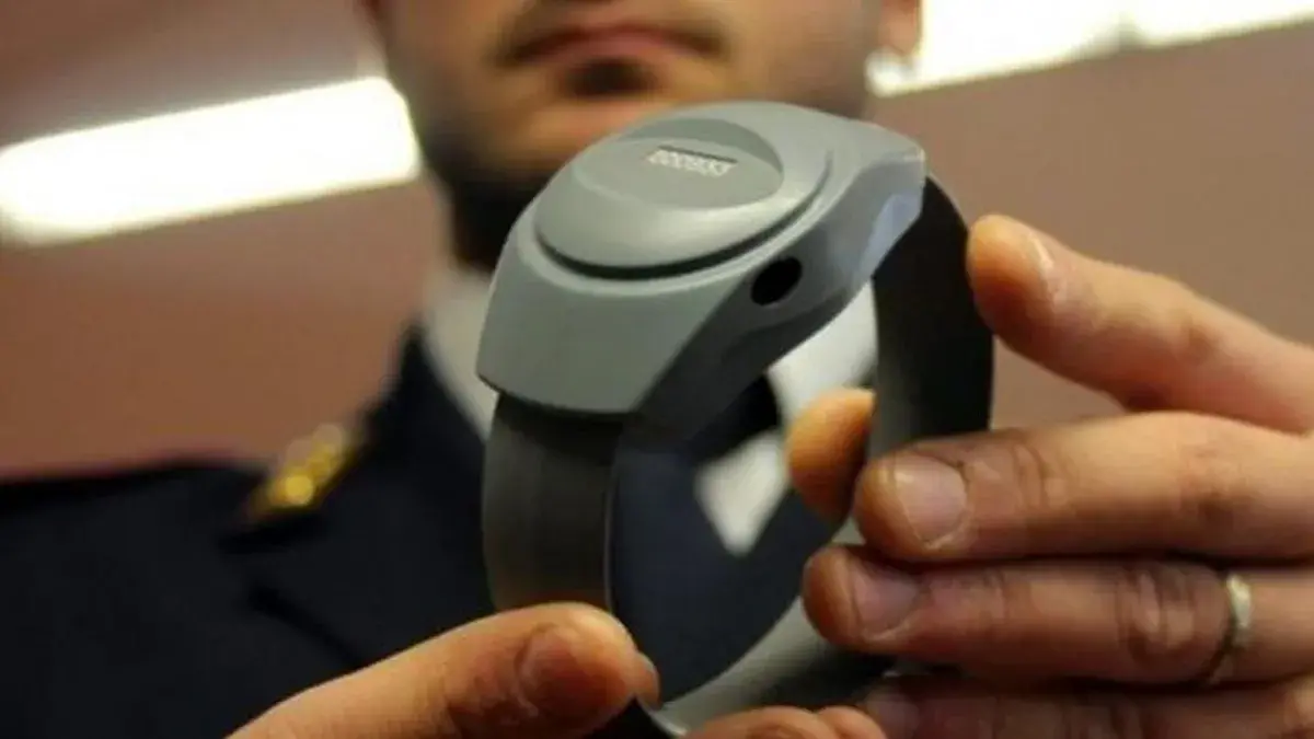 Atti persecutori, 48enne di Dolianova allontanato con braccialetto elettronico