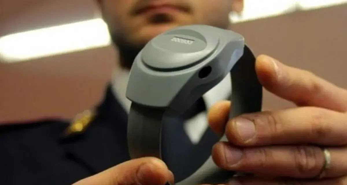 Atti persecutori, 48enne di Dolianova allontanato con braccialetto elettronico