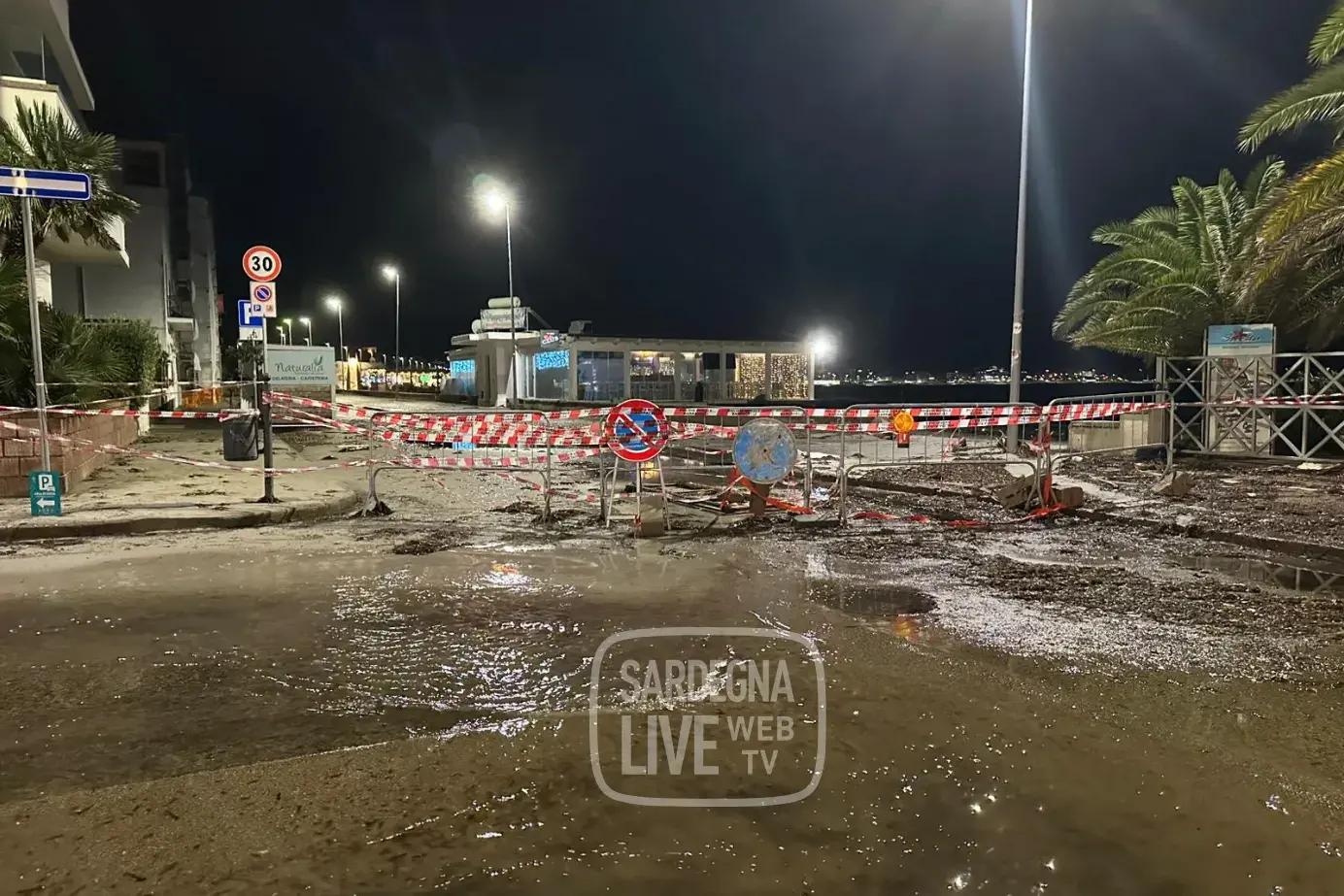 Maestrale e mareggiata: chiusa la litoranea ad Alghero