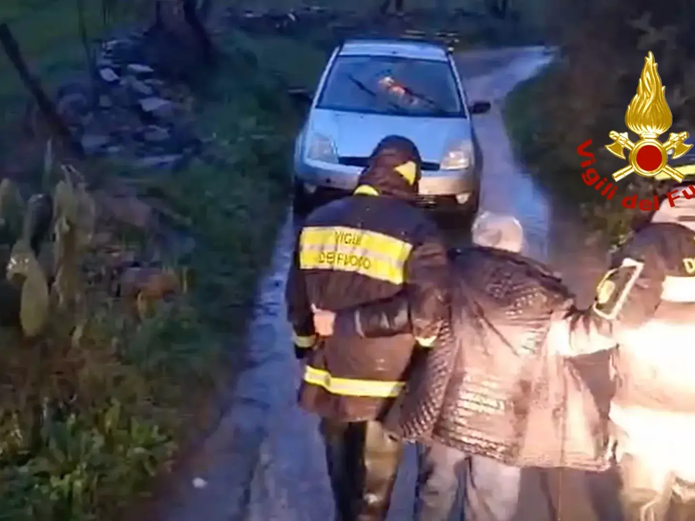 Ozieri. Straripamento Rio Mannu: salvate 12 persone intrappolate, tra cui una neonata | IL VIDEO