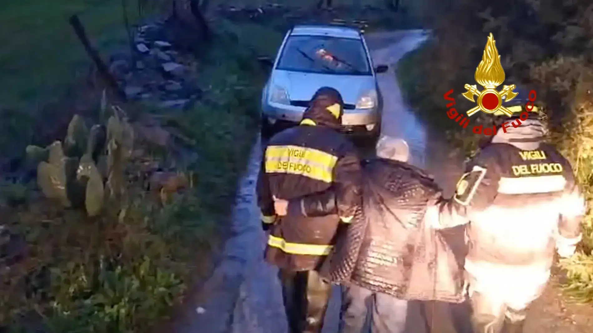 Maltempo nel sassarese, Vigili del fuoco salvano 12 persone, tra cui una neonata, a Ozieri