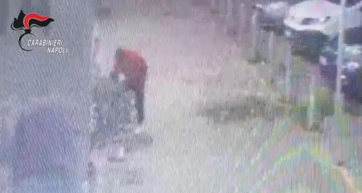 \"Questo non è tuo figlio\", tentato rapimento di bambino a Caivano: un arresto