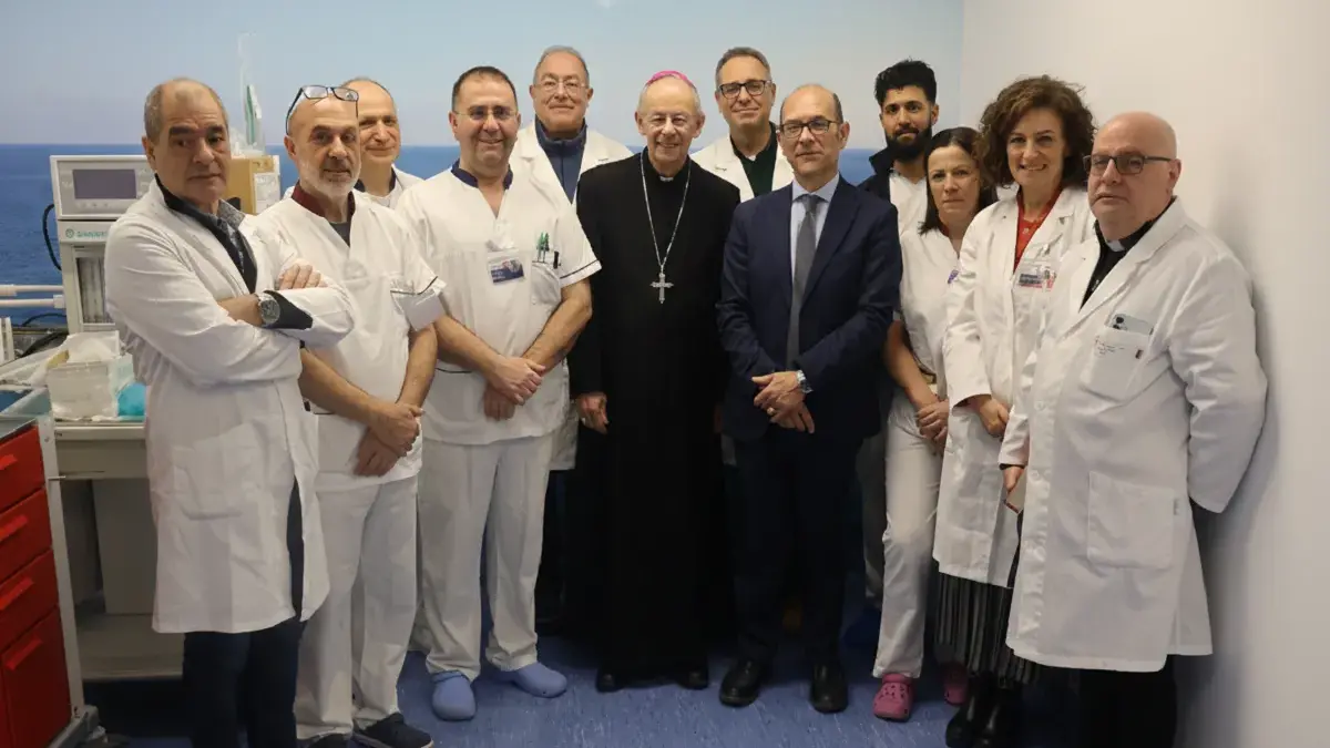 Monsignor Mura incontra pazienti e operatori a Lanusei