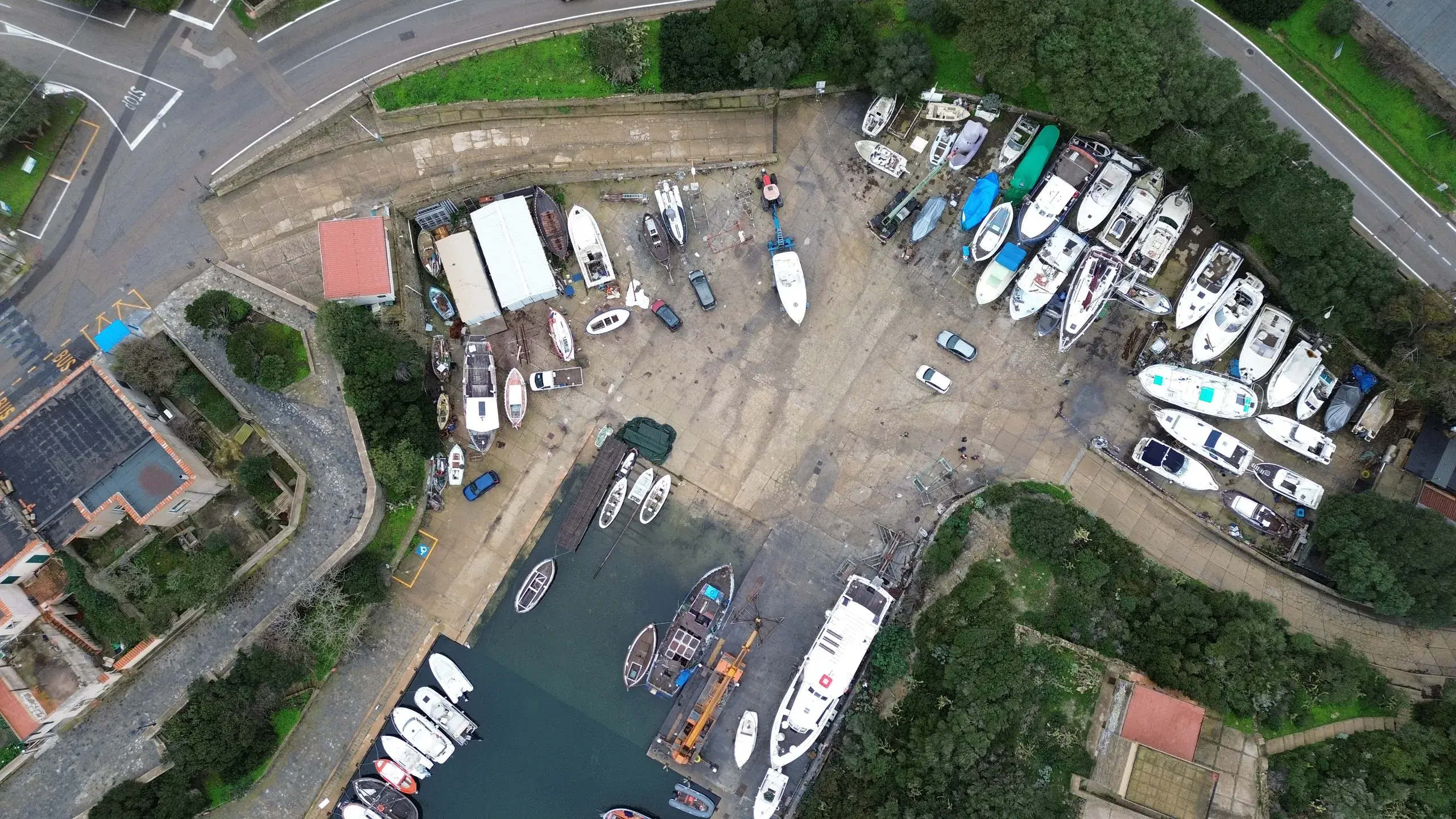 Reati ambientali: cantiere nautico sotto sequestro a Stintino