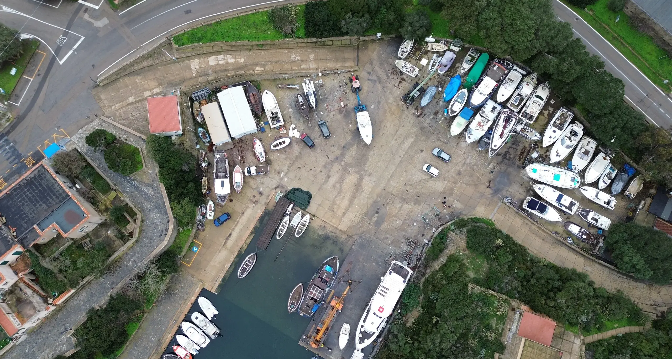 Reati ambientali: cantiere nautico sotto sequestro a Stintino