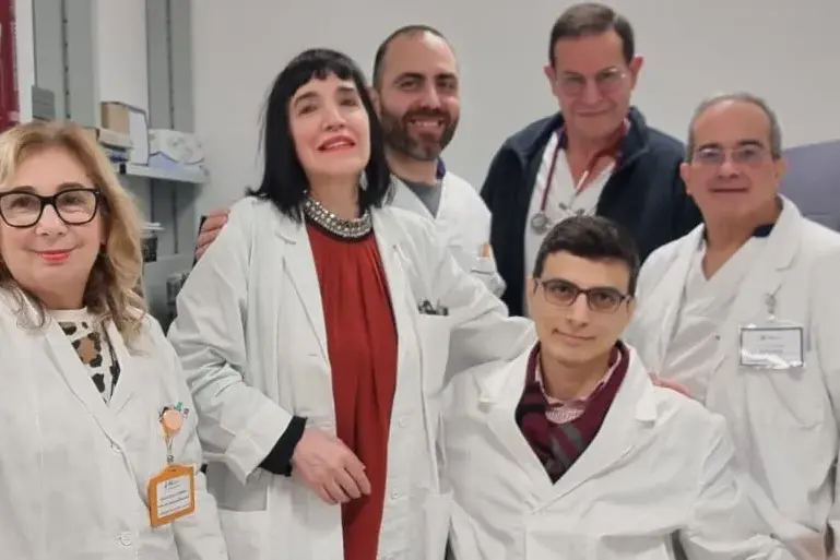 <p>Il dottor Mohand Abulihya con equipe Ematologia Nuoro</p>\\n