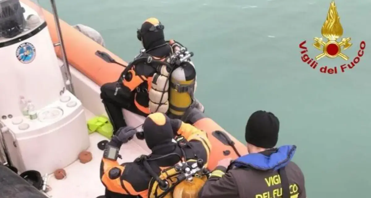 Prende a pugni la madre poi si getta in mare: 20enne trovato morto nel Maceratese