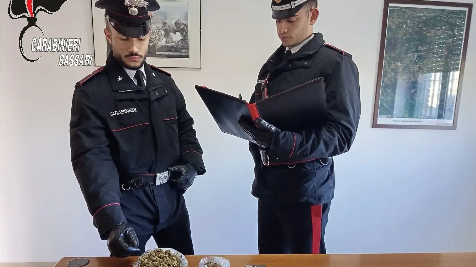 Sequestrati 420 grammi di marijuana a Mores: due denunciati