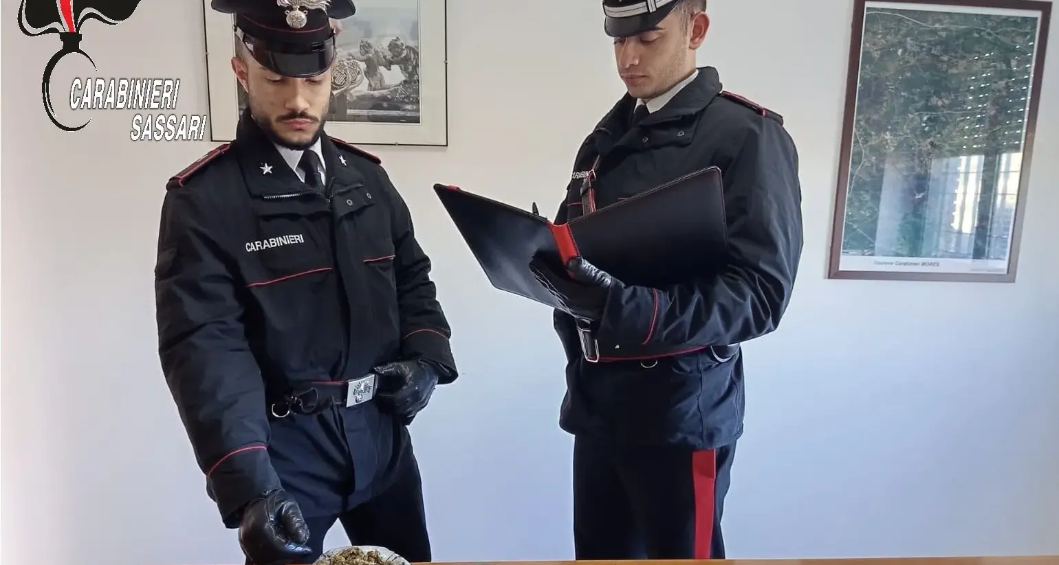 Sequestrati 420 grammi di marijuana a Mores: due denunciati