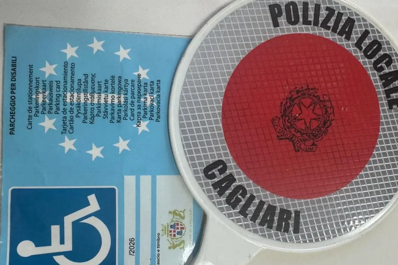 Denuncia il pass disabili come smarrito, ma continua a usarlo: scoperto e denunciato a Cagliari