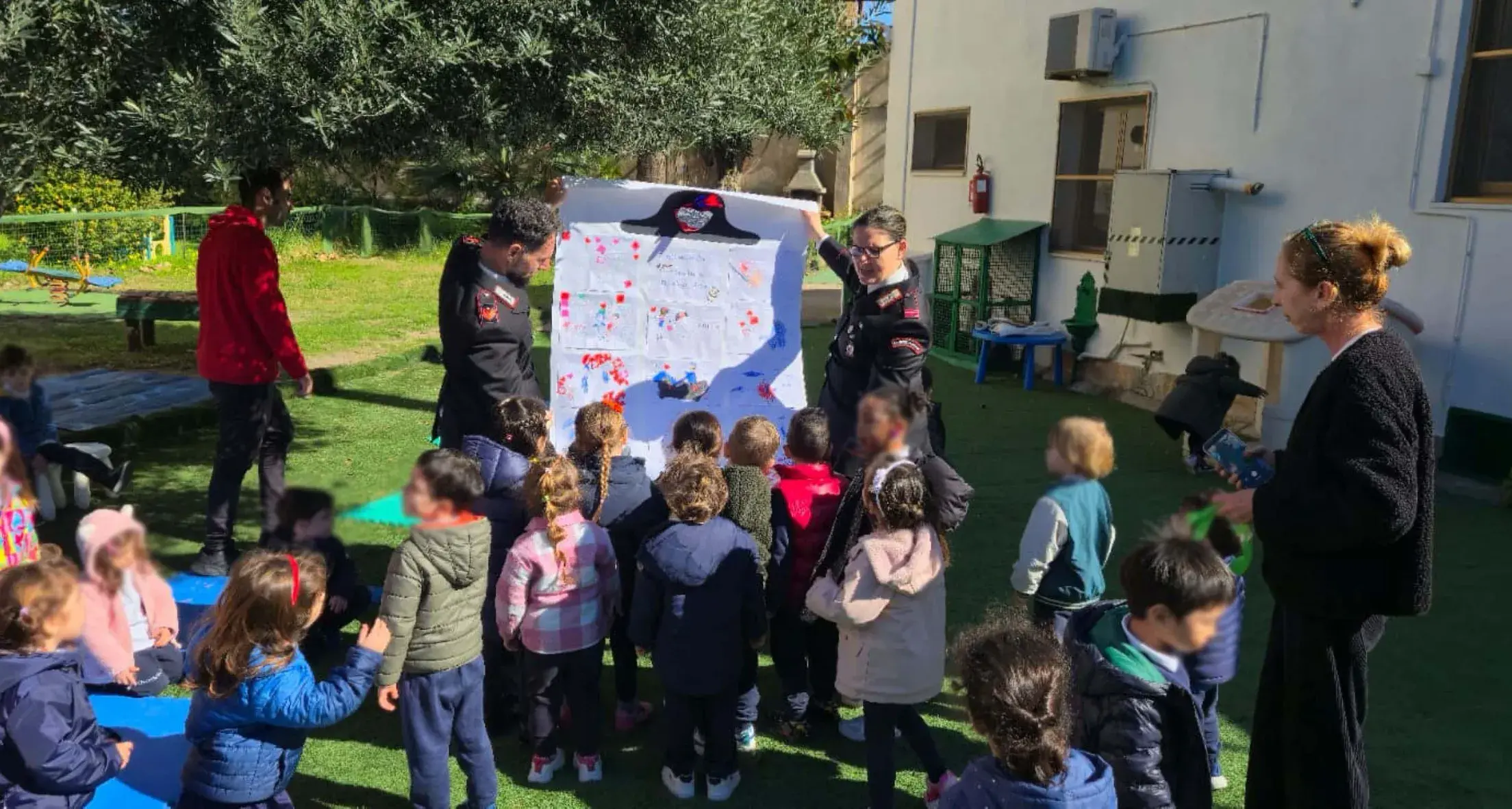 Carabinieri in visita alla scuola dell'infanzia di Cagliari: un giorno da \"supereroi\"