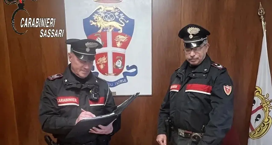 Tentato furto in un supermercato a Sassari: giovane fermato con merce e attrezzi da scasso