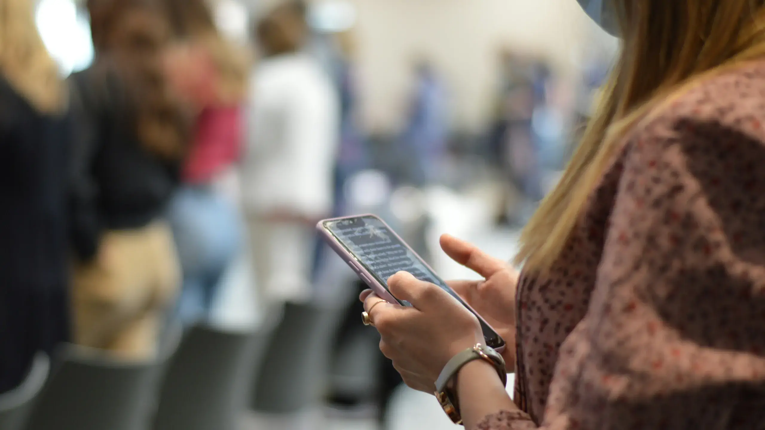 Chiese sempre più smart: benedizioni pasquali digitali, nelle parrocchie arriva il Qr code