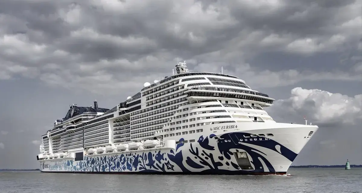 Turisti sardi bloccati a Dubai: Msc Euribia ferma dopo attacco Usa all’Iran