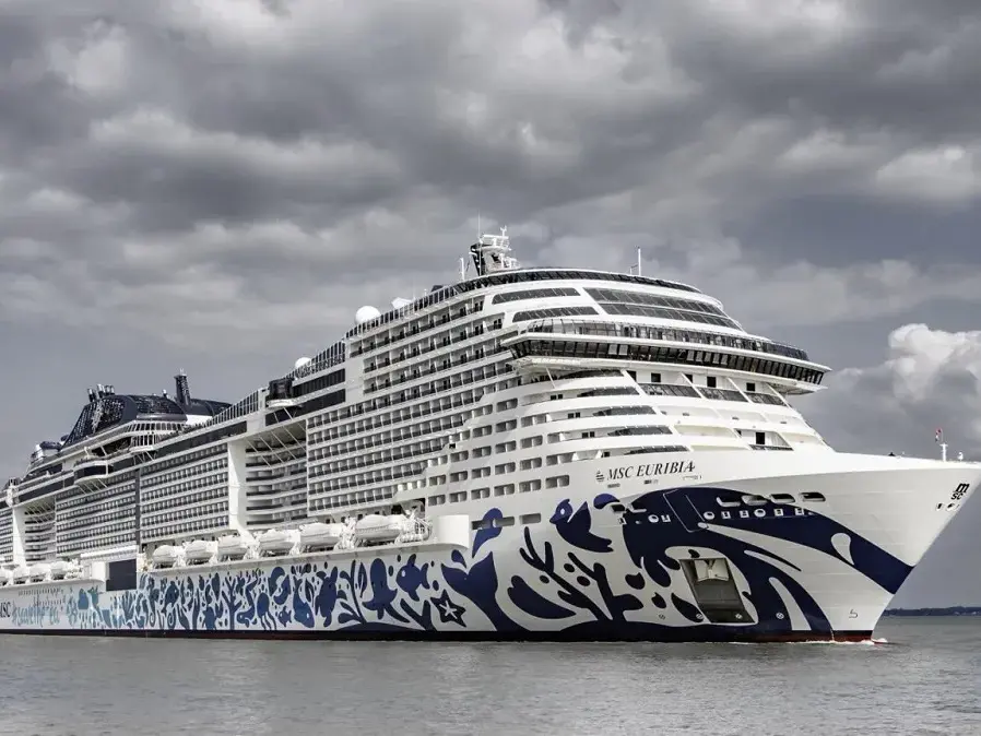 Turisti sardi bloccati a Dubai: Msc Euribia ferma dopo attacco Usa all’Iran