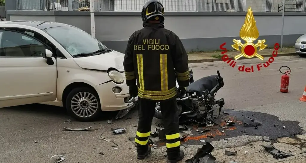 Incidente ad Assemini: auto e scooter coinvolti, ferito il conducente del mezzo a due ruote