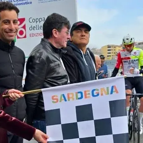 Todde presente al via dell'ultima tappa del Giro di Sardegna: Nuoro-Olbia l'ultimo atto