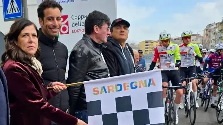 Todde presente al via dell'ultima tappa del Giro di Sardegna: Nuoro-Olbia l'ultimo atto