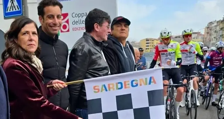 Todde presente al via dell'ultima tappa del Giro di Sardegna: Nuoro-Olbia l'ultimo atto