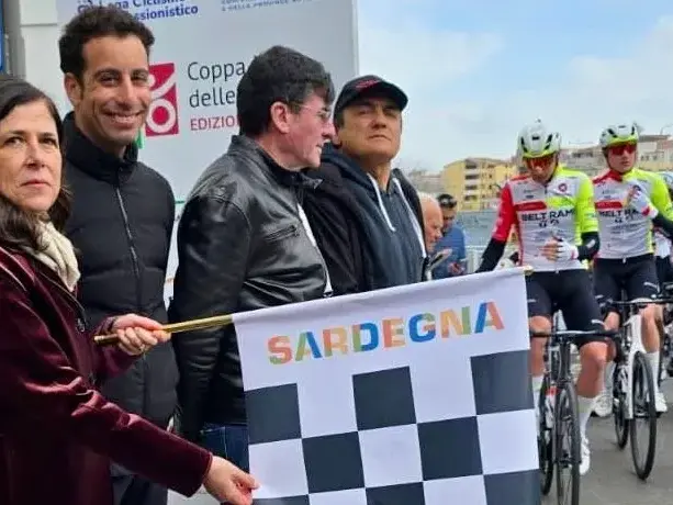 Todde presente al via dell'ultima tappa del Giro di Sardegna: Nuoro-Olbia l'ultimo atto