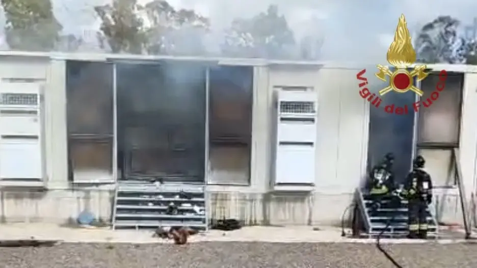 Incendio in una cabina elettrica a Macchiareddu: intervento dei Vigili del fuoco
