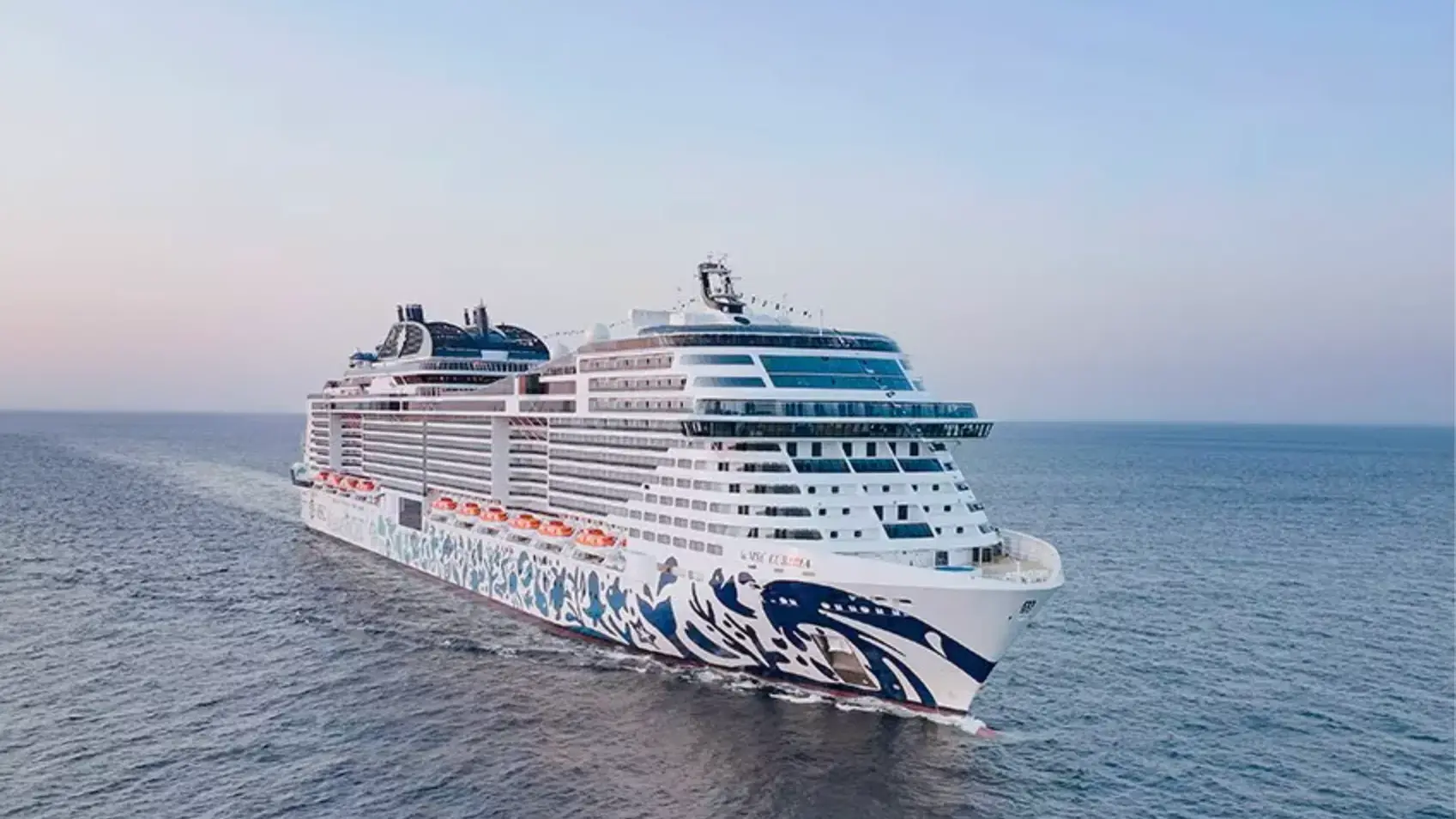 Quarta notte bloccati sulla nave a Dubai: tra i crocieristi Giovanni Melis: \"Difficile anche dormire\"