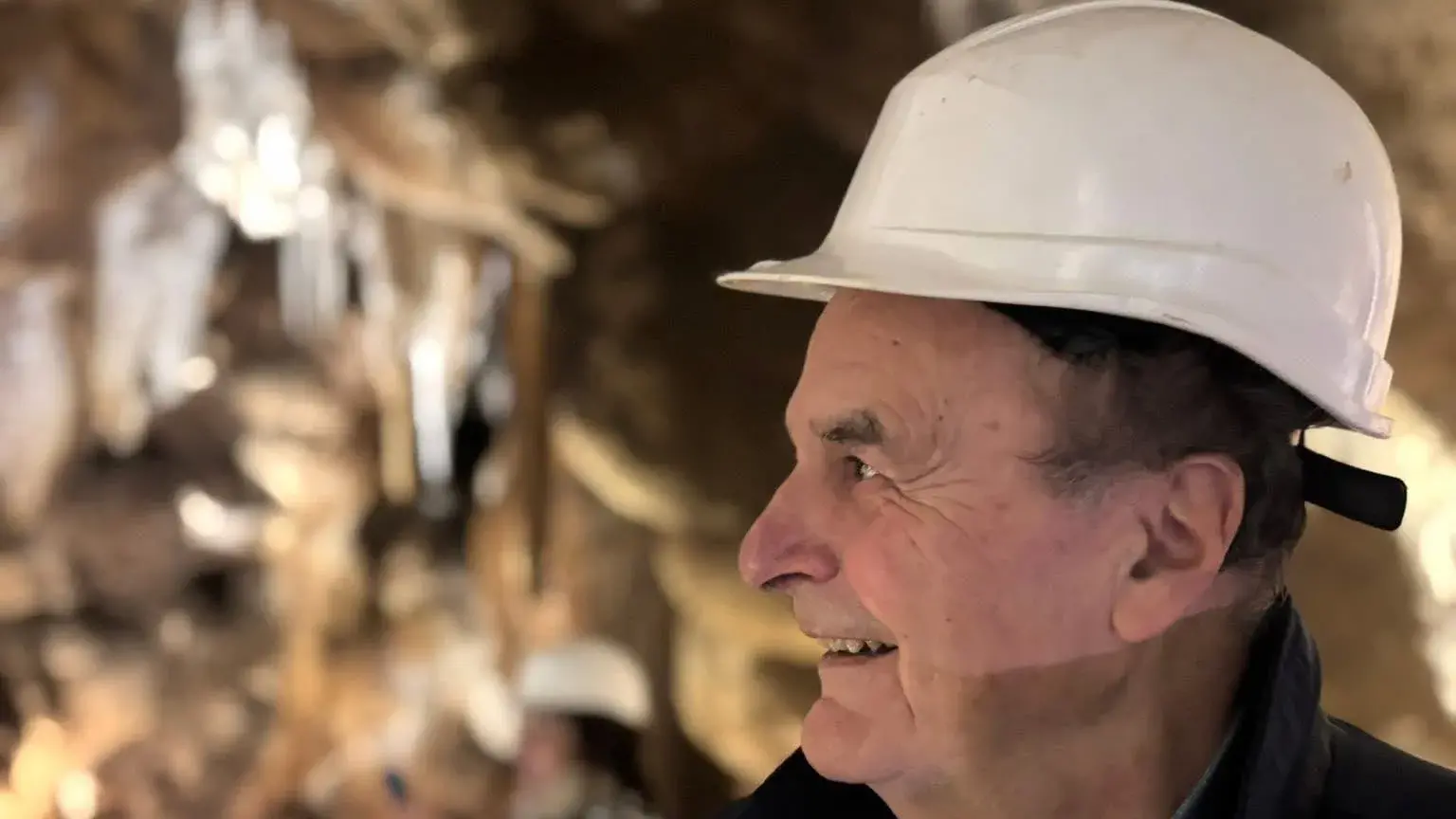 Bersani visita la Grotta Santa Barbara a Iglesias: \"Il progresso tecnologico non sempre porta progresso umano\"