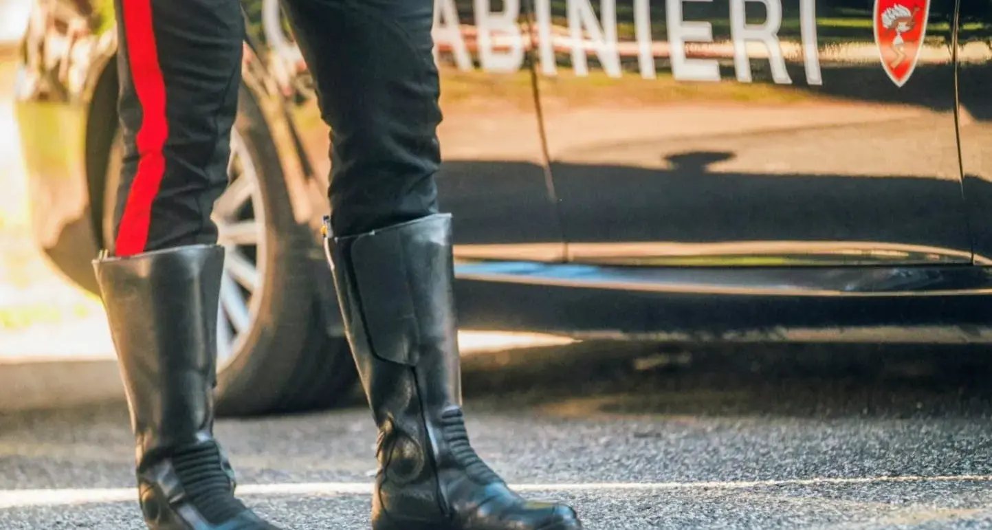 Maltratta la madre per mesi e tenta di incendiare un materasso in casa: arrestato a Capoterra