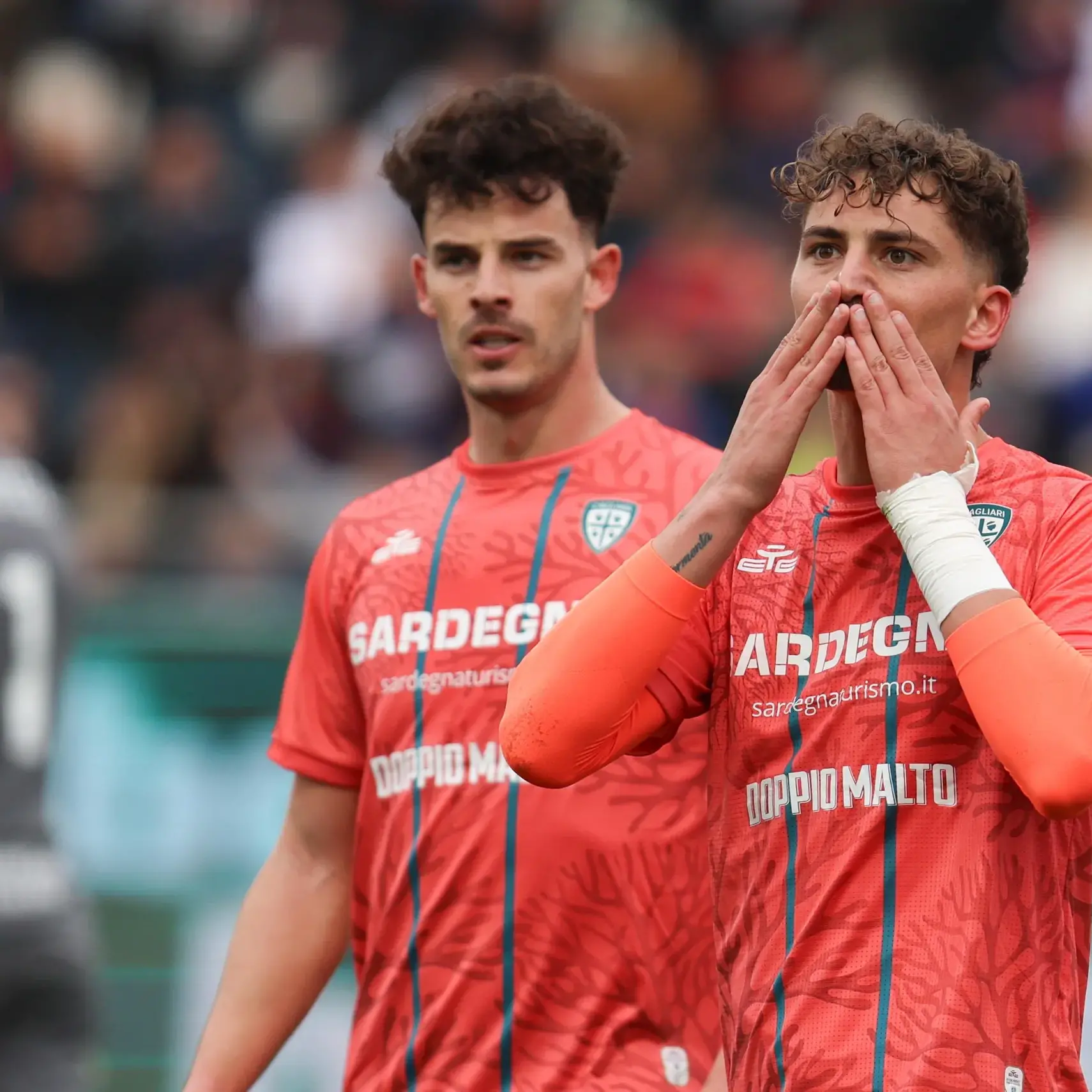 Cagliari-Como 1-2: Da Cunha punisce i rossoblù, belli solo un tempo