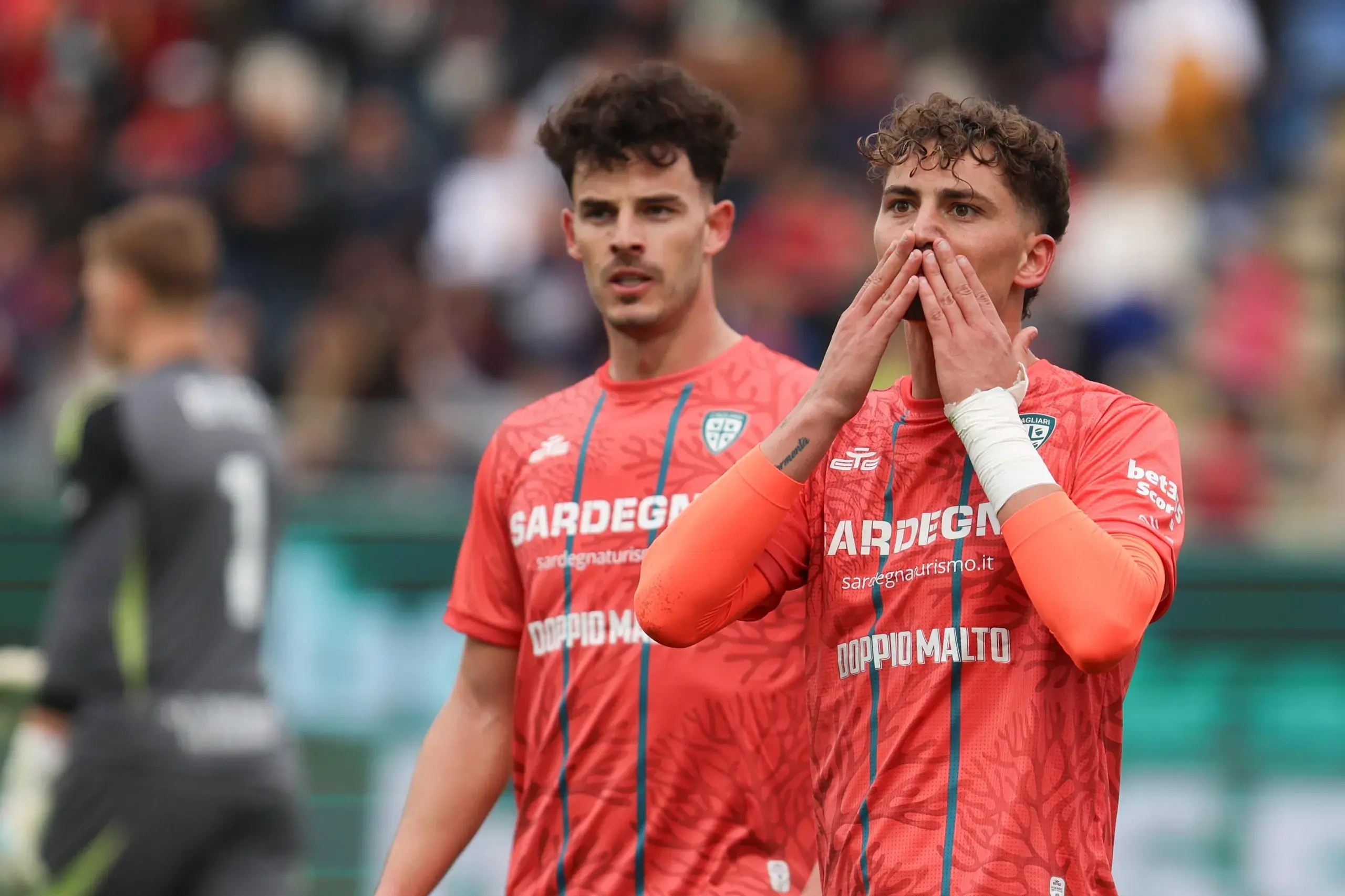 Cagliari-Como 1-2: Da Cunha punisce i rossoblù, belli solo un tempo