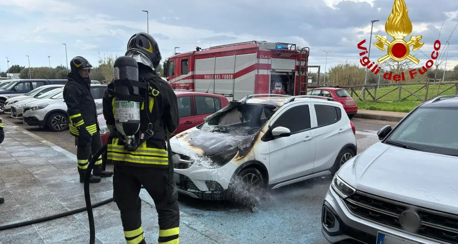Sassari, auto in fiamme nel quartiere Sant’Orsola: intervento dei Vigili del fuoco
