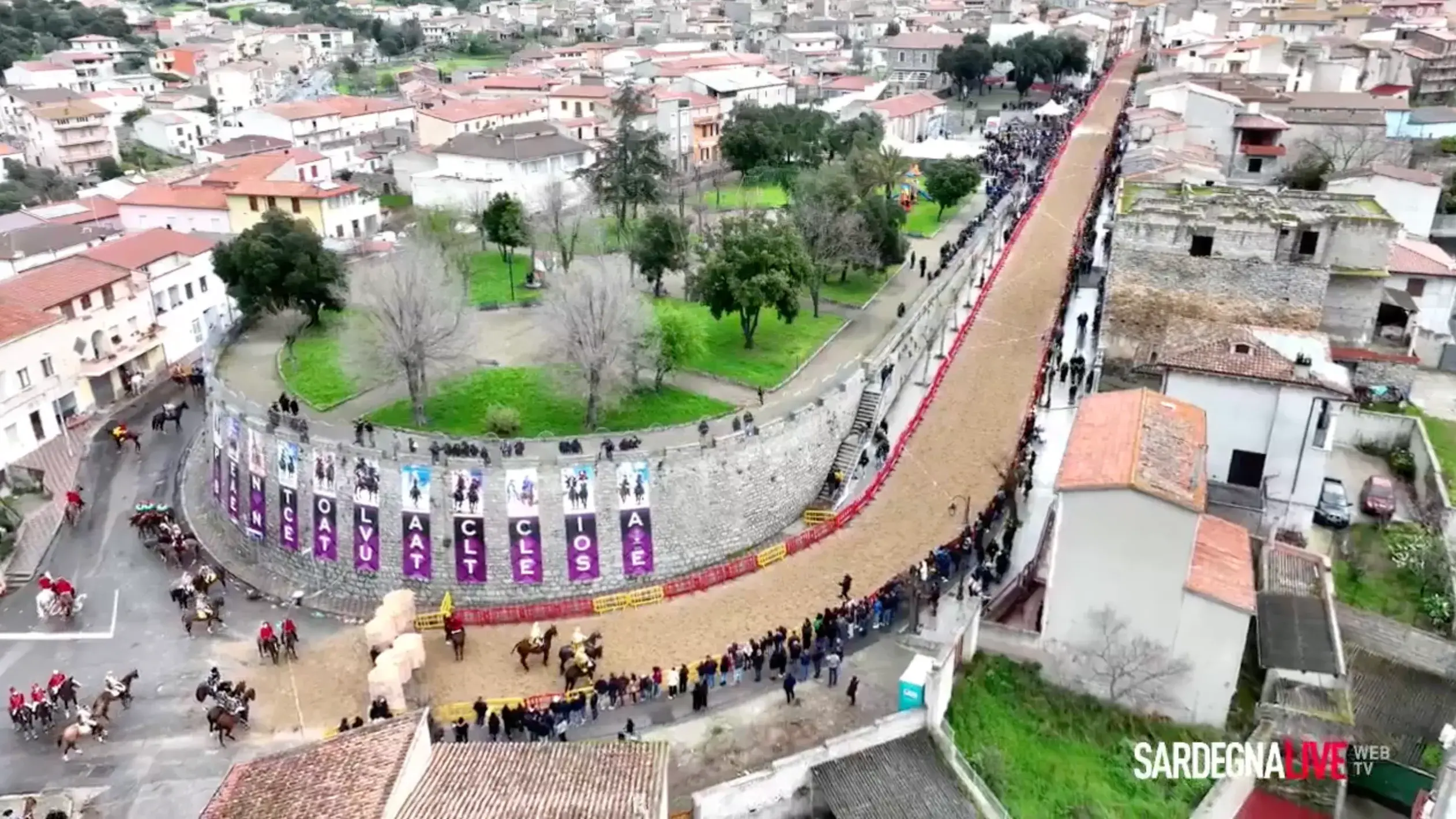 Benetutti. Guarda la diretta della XV Pentolaccia a Cavallo