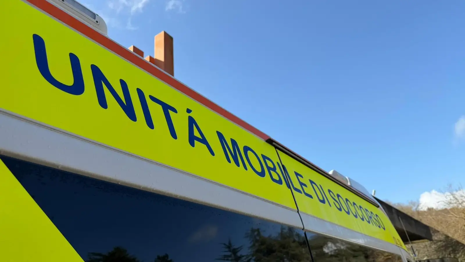 Sfugge al controllo della madre e viene travolta da un’auto, grave bambina di 5 anni