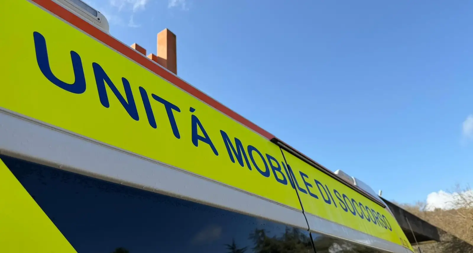 Sfugge al controllo della madre e viene travolta da un’auto, grave bambina di 5 anni