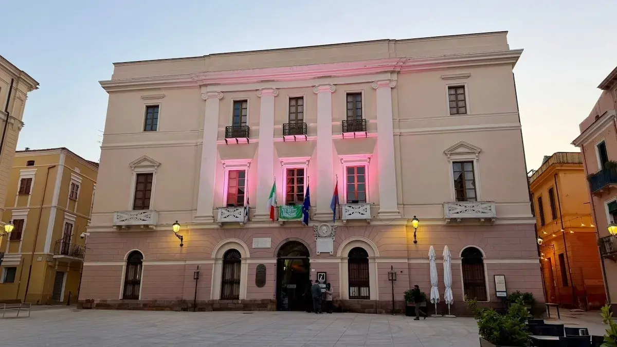 Giornata Internazionale della Donna, Iglesias espone la bandiera #FreeBetty